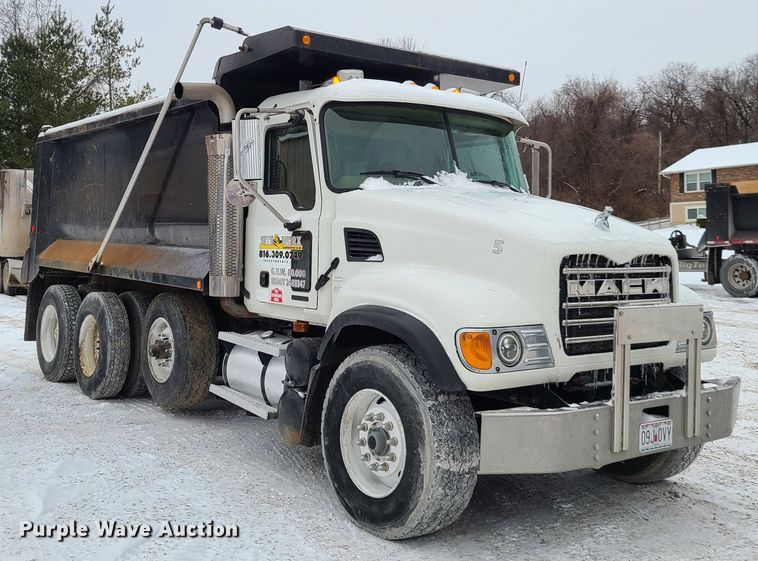 image for item IQ9022 2003 Mack CV713  dump truck