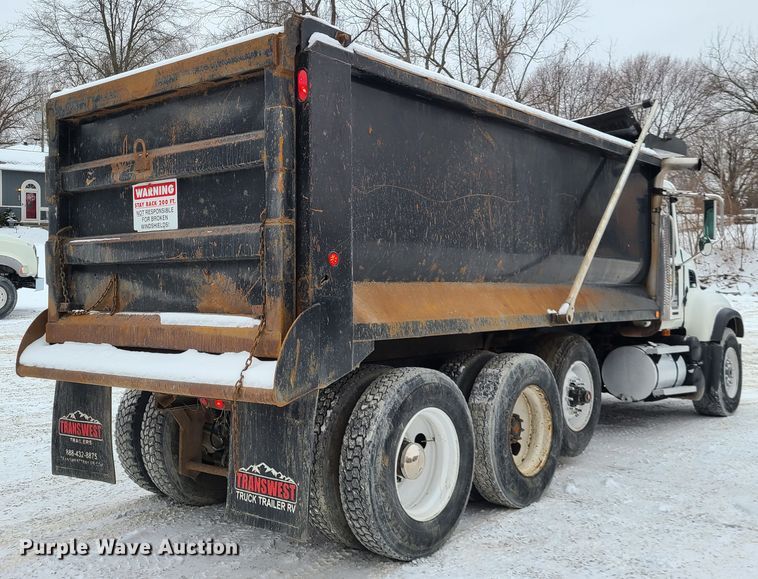 image for item IQ9022 2003 Mack CV713  dump truck