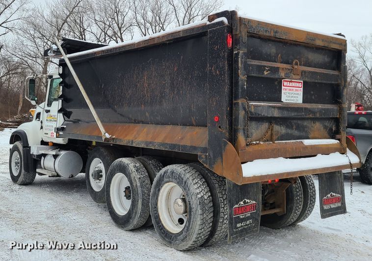 image for item IQ9022 2003 Mack CV713  dump truck