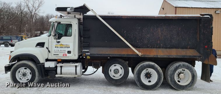 image for item IQ9022 2003 Mack CV713  dump truck