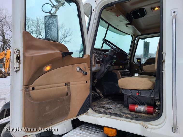 image for item IQ9022 2003 Mack CV713  dump truck