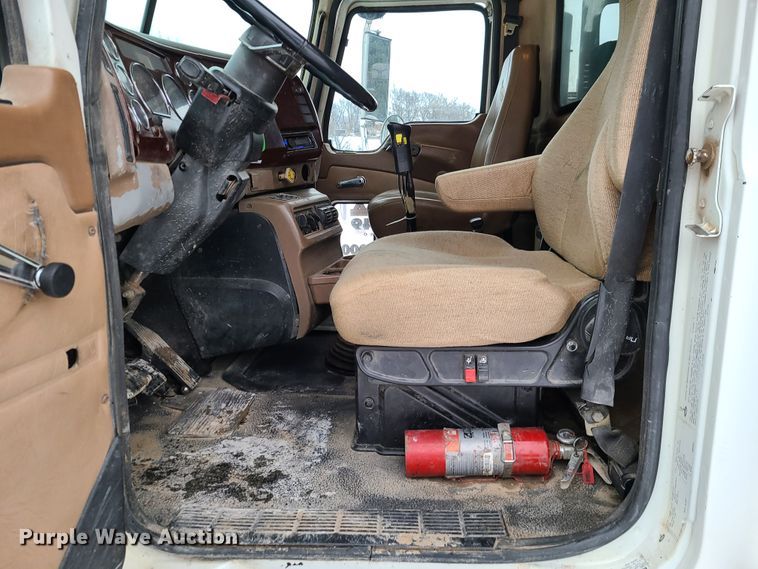 image for item IQ9022 2003 Mack CV713  dump truck