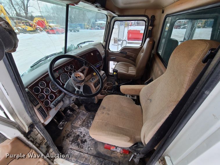 image for item IQ9022 2003 Mack CV713  dump truck