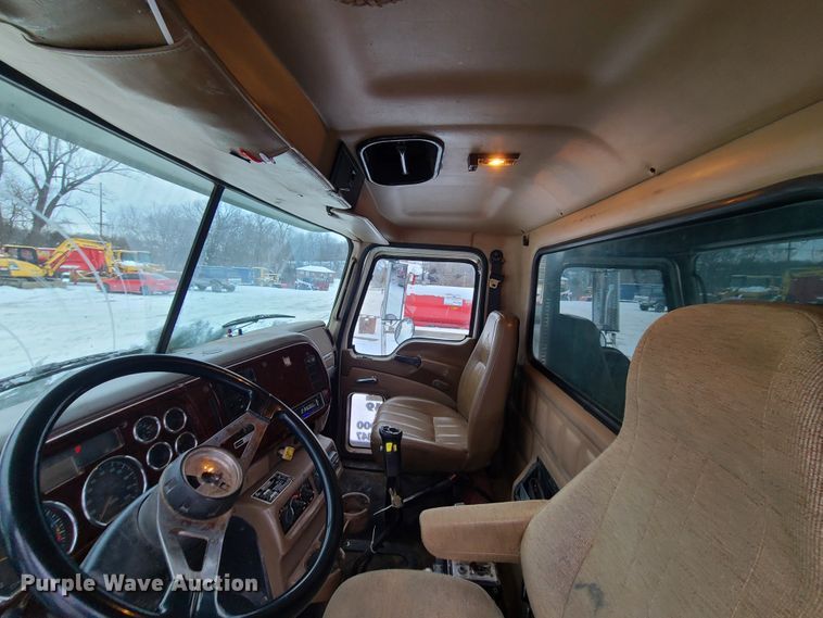 image for item IQ9022 2003 Mack CV713  dump truck