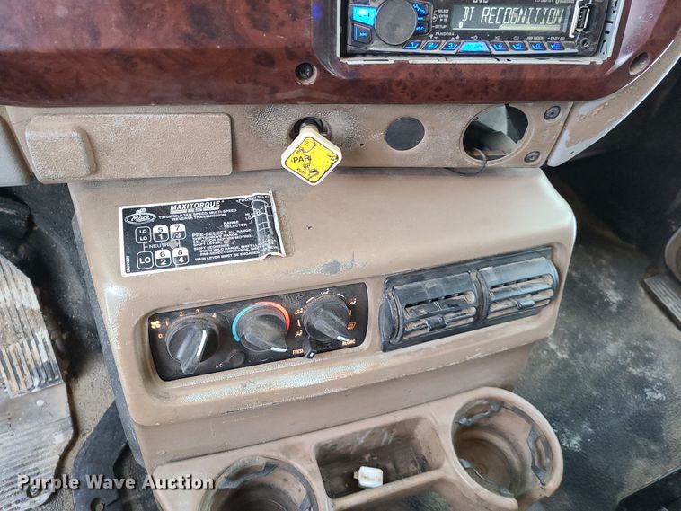 image for item IQ9022 2003 Mack CV713  dump truck