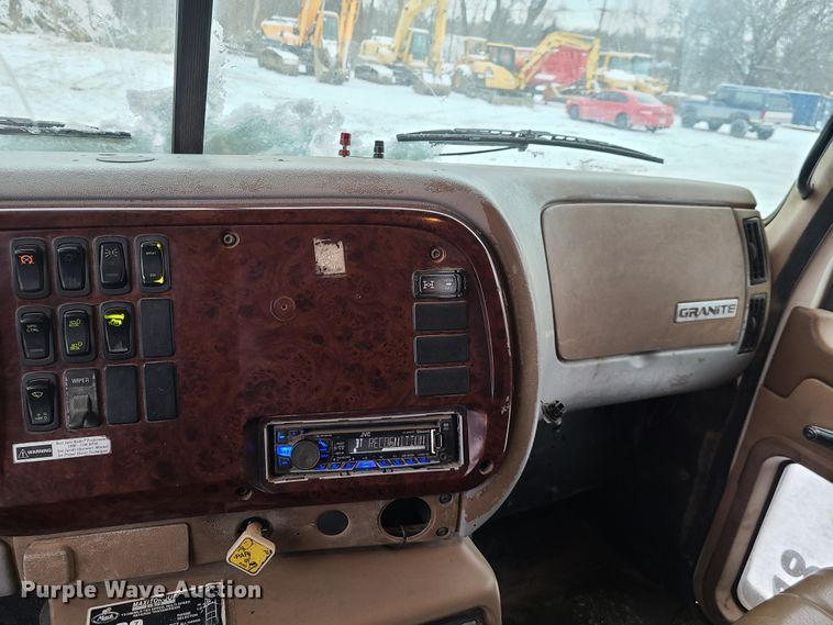 image for item IQ9022 2003 Mack CV713  dump truck