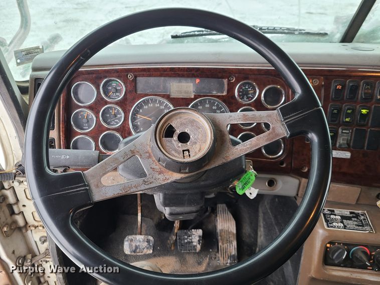 image for item IQ9022 2003 Mack CV713  dump truck