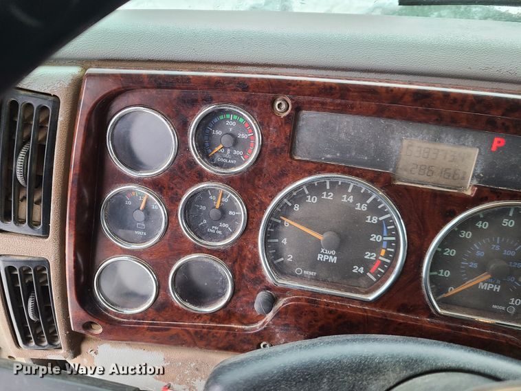 image for item IQ9022 2003 Mack CV713  dump truck