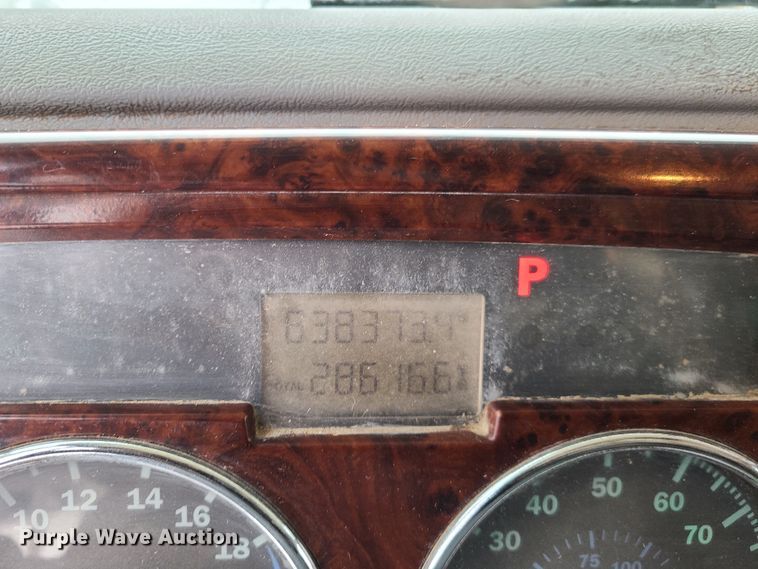 image for item IQ9022 2003 Mack CV713  dump truck