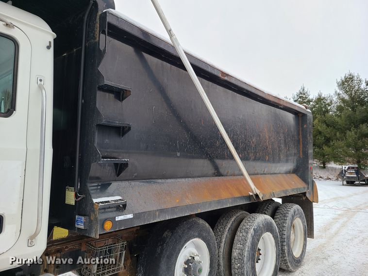 image for item IQ9022 2003 Mack CV713  dump truck