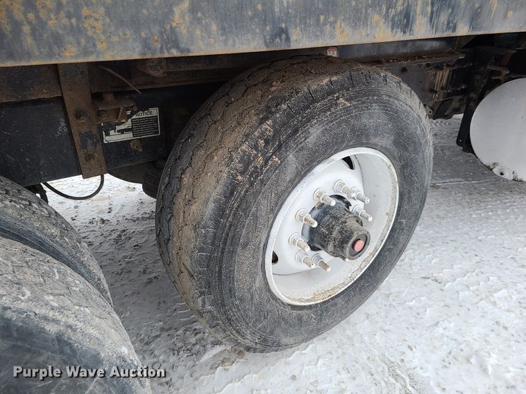 image for item IQ9022 2003 Mack CV713  dump truck