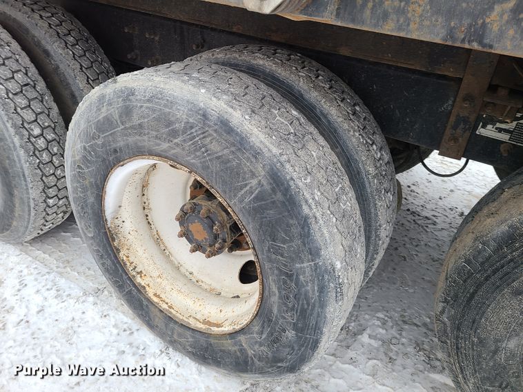 image for item IQ9022 2003 Mack CV713  dump truck