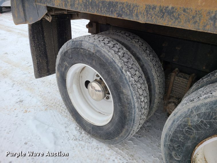 image for item IQ9022 2003 Mack CV713  dump truck