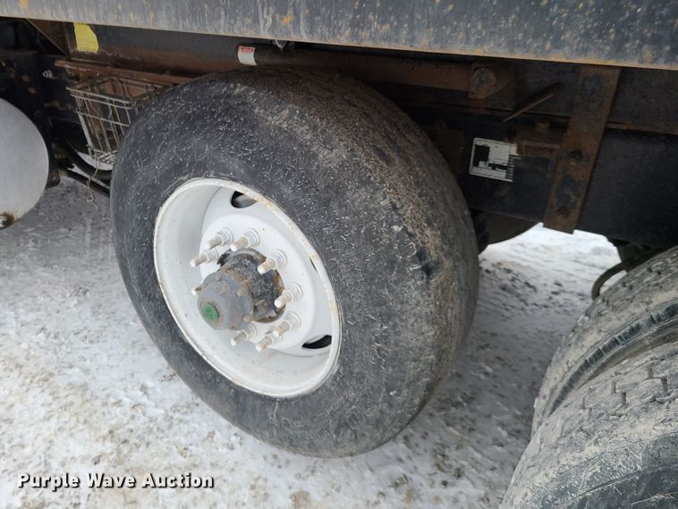 image for item IQ9022 2003 Mack CV713  dump truck