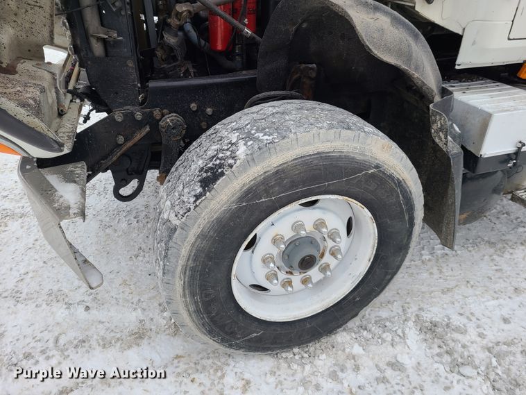 image for item IQ9022 2003 Mack CV713  dump truck