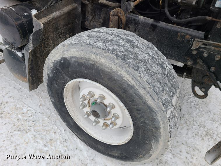 image for item IQ9022 2003 Mack CV713  dump truck