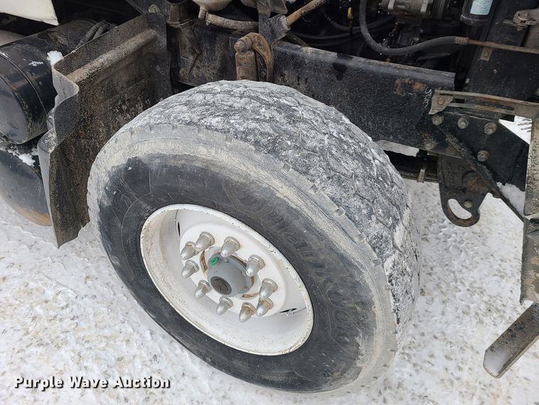 image for item IQ9022 2003 Mack CV713  dump truck