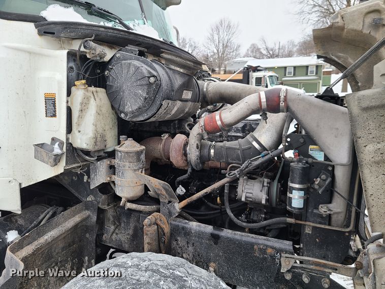 image for item IQ9022 2003 Mack CV713  dump truck