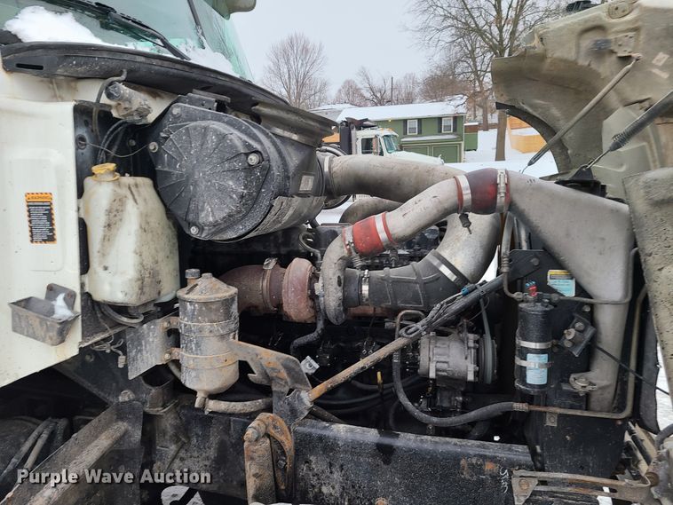 image for item IQ9022 2003 Mack CV713  dump truck