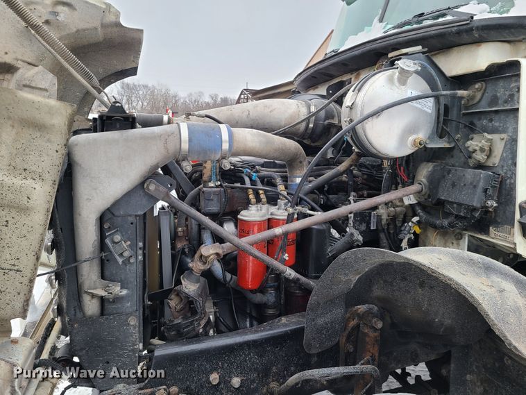 image for item IQ9022 2003 Mack CV713  dump truck