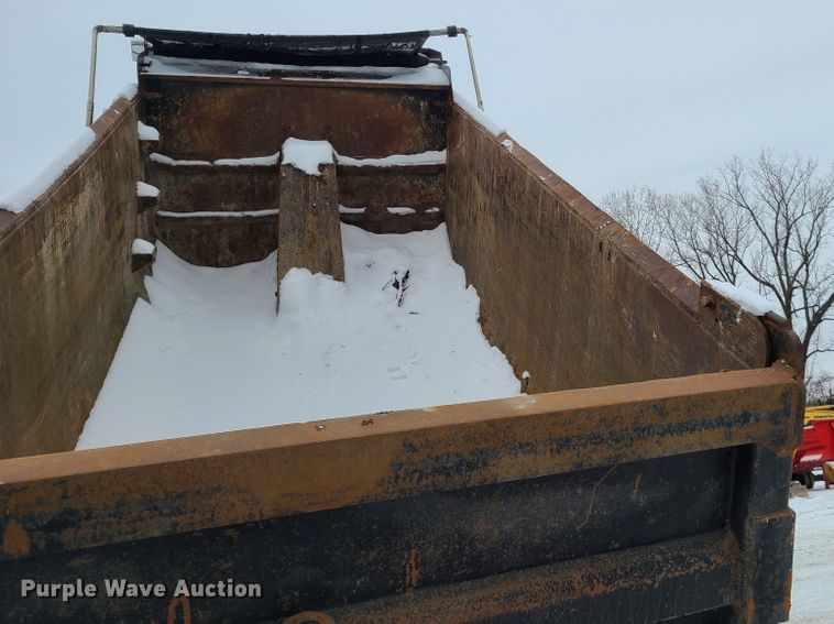 image for item IQ9022 2003 Mack CV713  dump truck