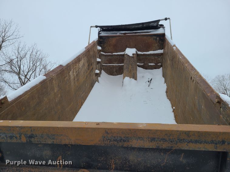 image for item IQ9022 2003 Mack CV713  dump truck