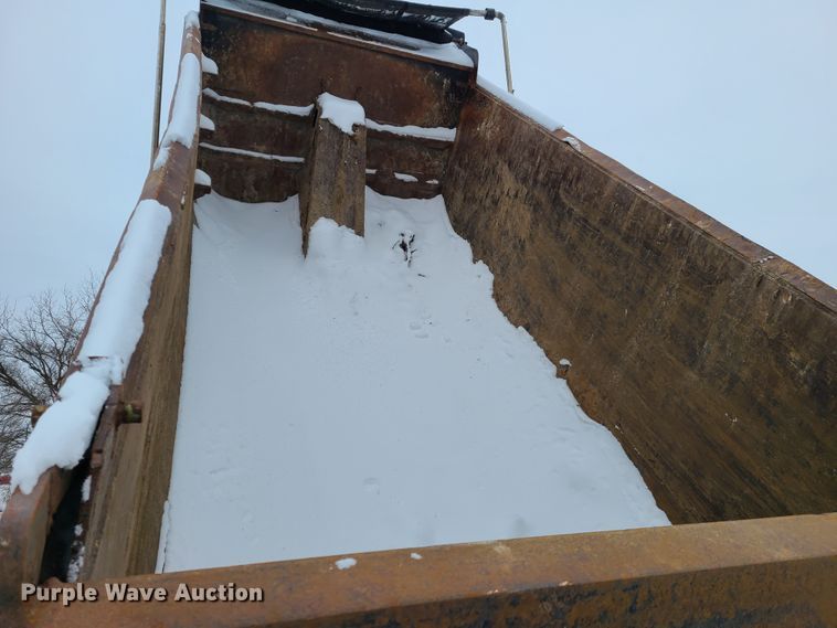 image for item IQ9022 2003 Mack CV713  dump truck