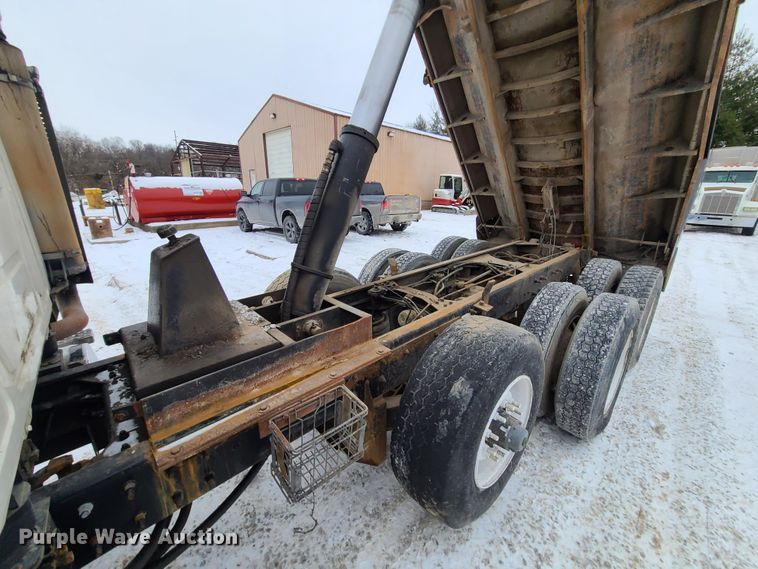 image for item IQ9022 2003 Mack CV713  dump truck