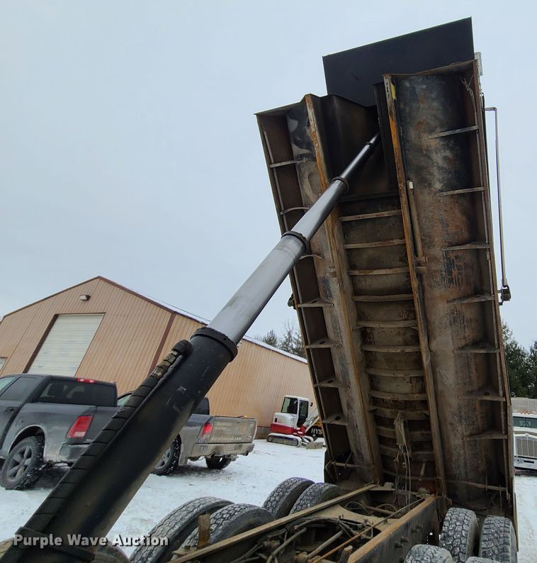 image for item IQ9022 2003 Mack CV713  dump truck