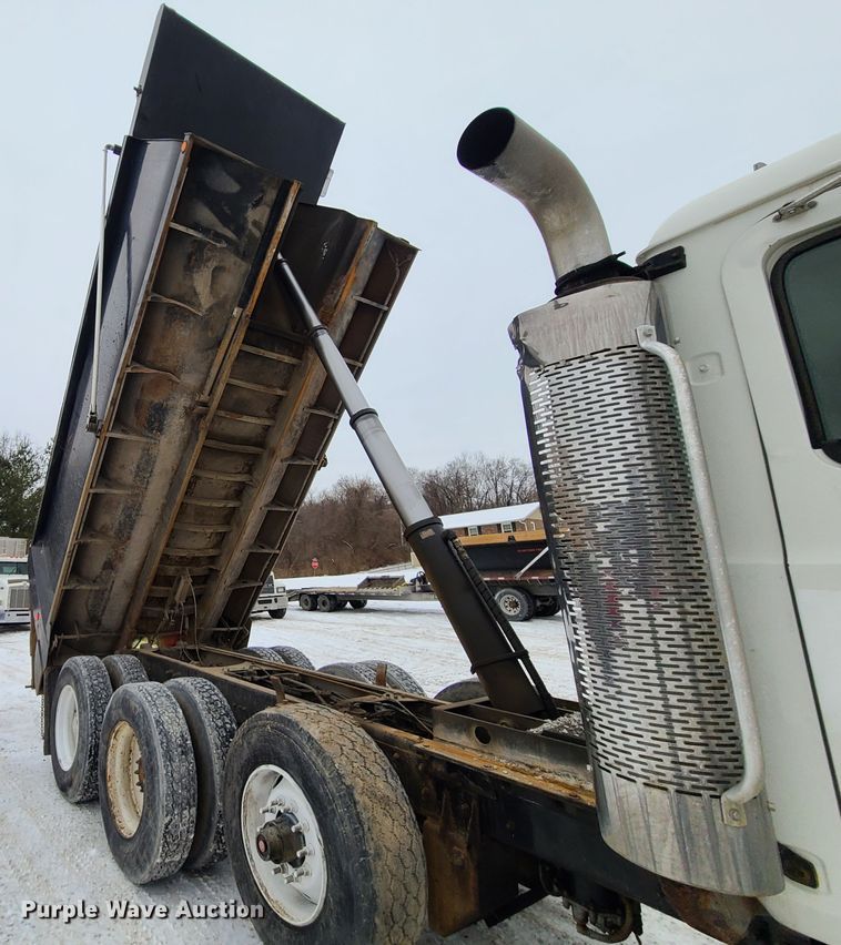 image for item IQ9022 2003 Mack CV713  dump truck