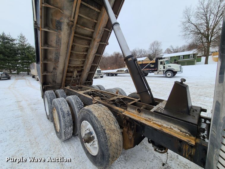 image for item IQ9022 2003 Mack CV713  dump truck