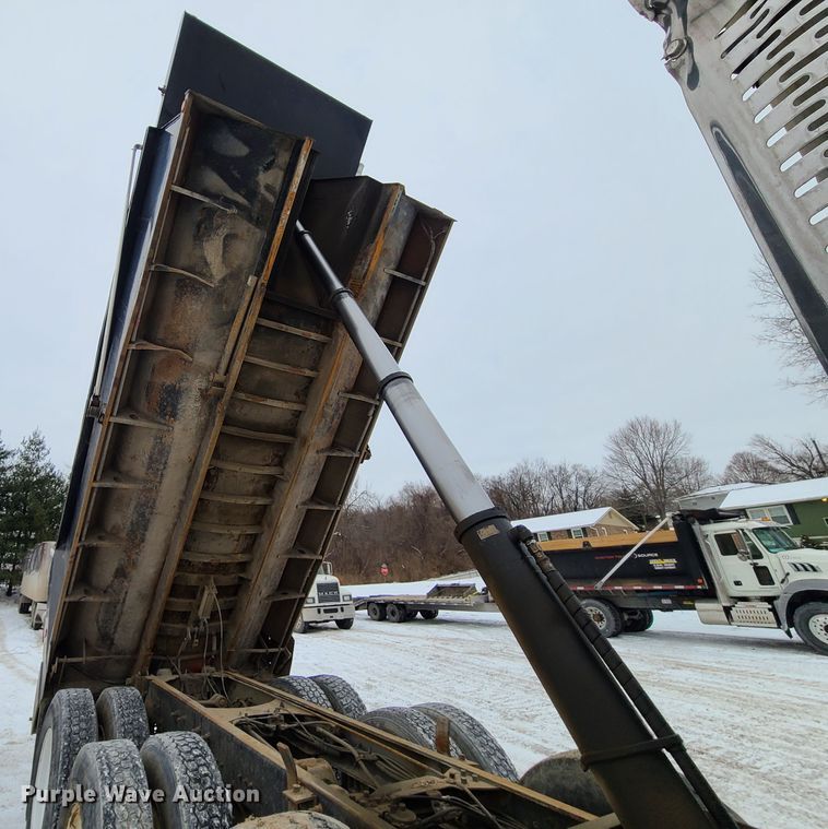 image for item IQ9022 2003 Mack CV713  dump truck