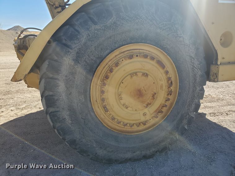 image for item IU9000 1977 Caterpillar 623B  water wagon