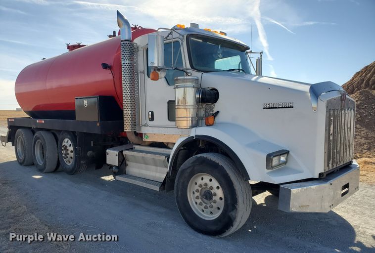 image for item IU9002 2008 Kenworth T800B  vacuum truck