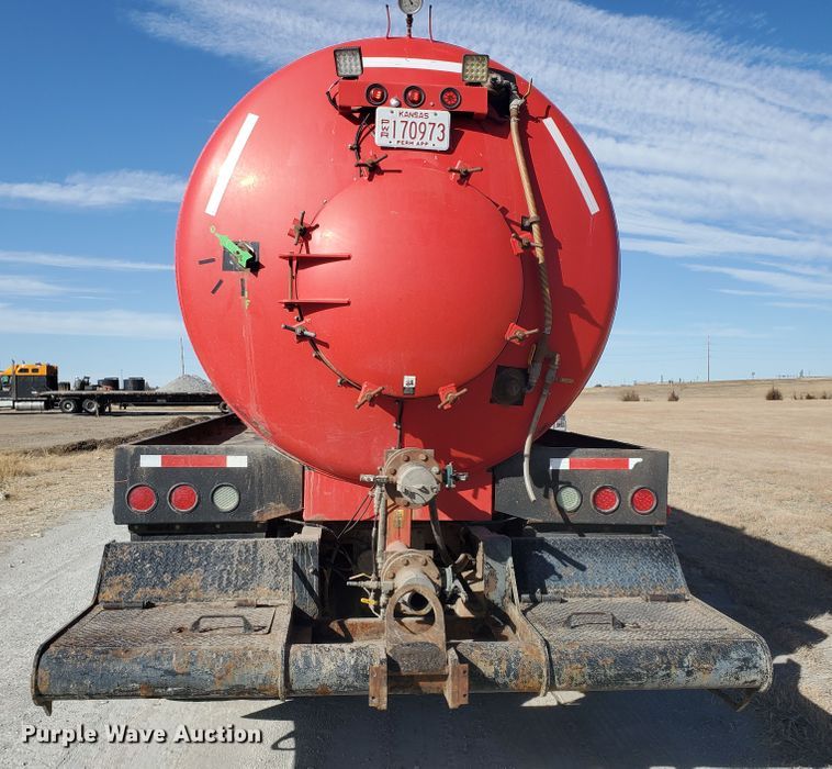 image for item IU9002 2008 Kenworth T800B  vacuum truck