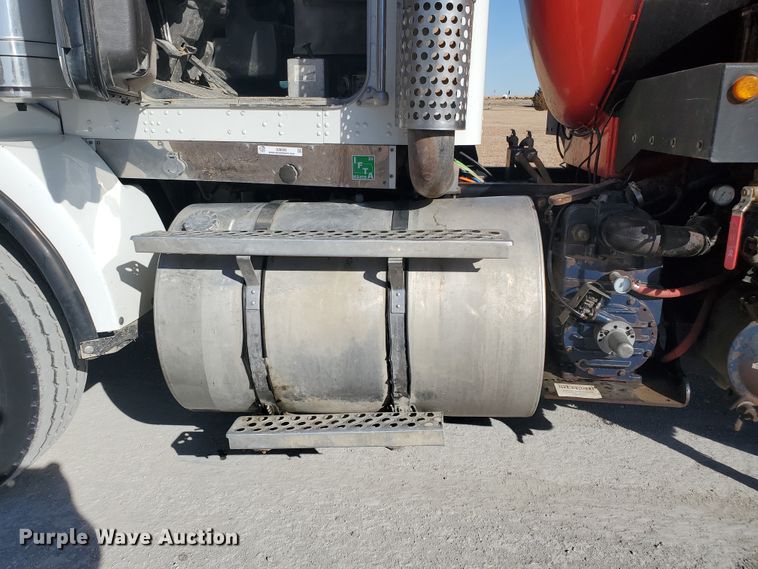 image for item IU9002 2008 Kenworth T800B  vacuum truck