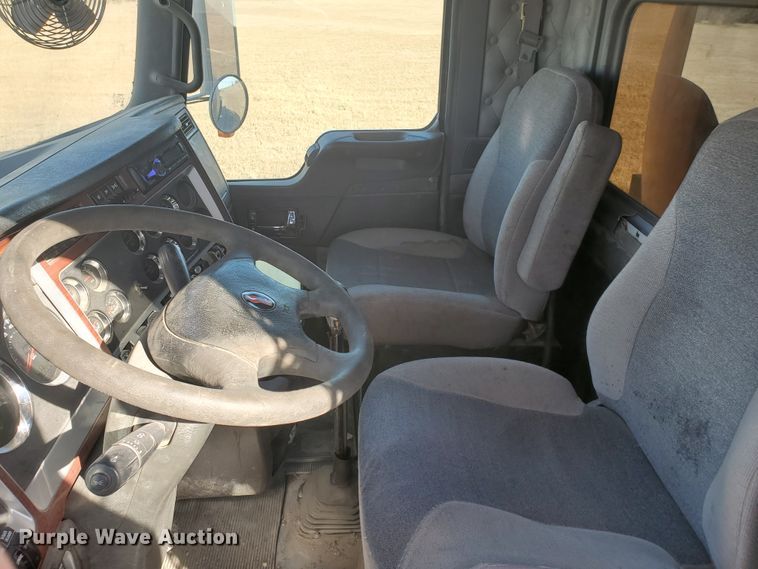 image for item IU9002 2008 Kenworth T800B  vacuum truck