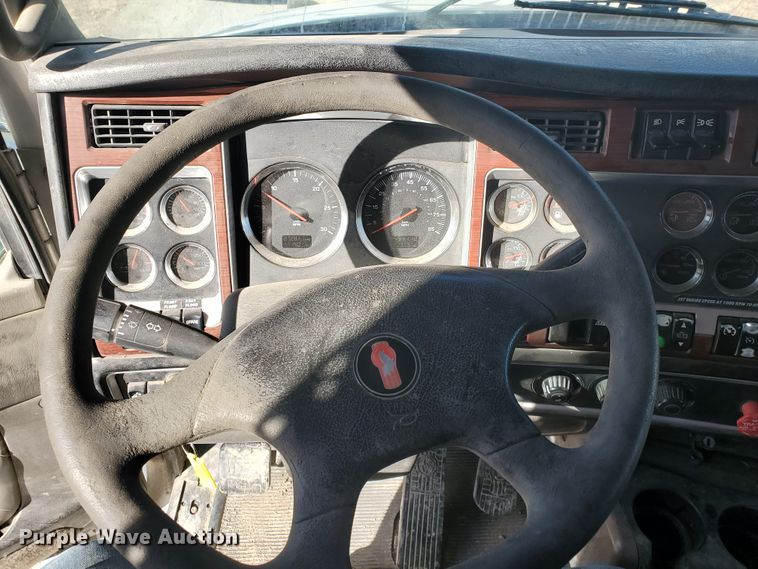 image for item IU9002 2008 Kenworth T800B  vacuum truck