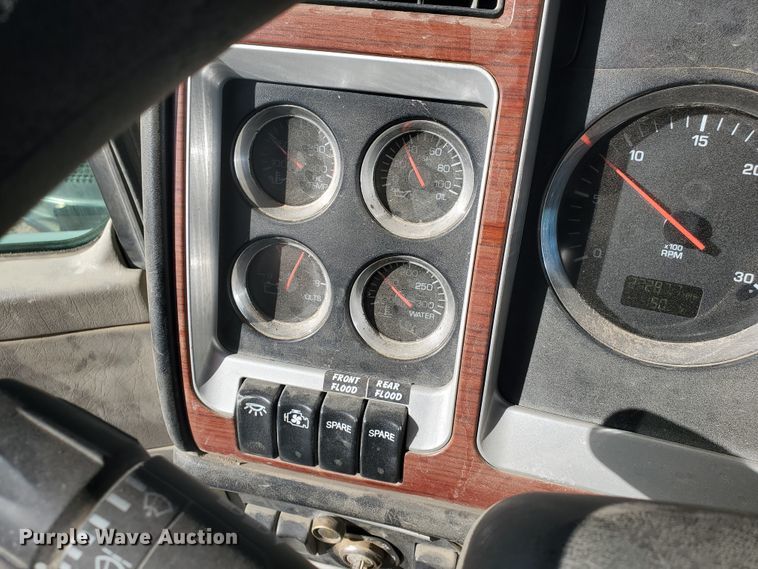 image for item IU9002 2008 Kenworth T800B  vacuum truck