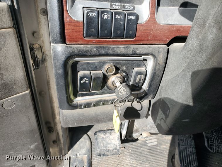 image for item IU9002 2008 Kenworth T800B  vacuum truck