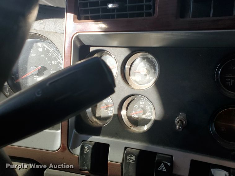 image for item IU9002 2008 Kenworth T800B  vacuum truck