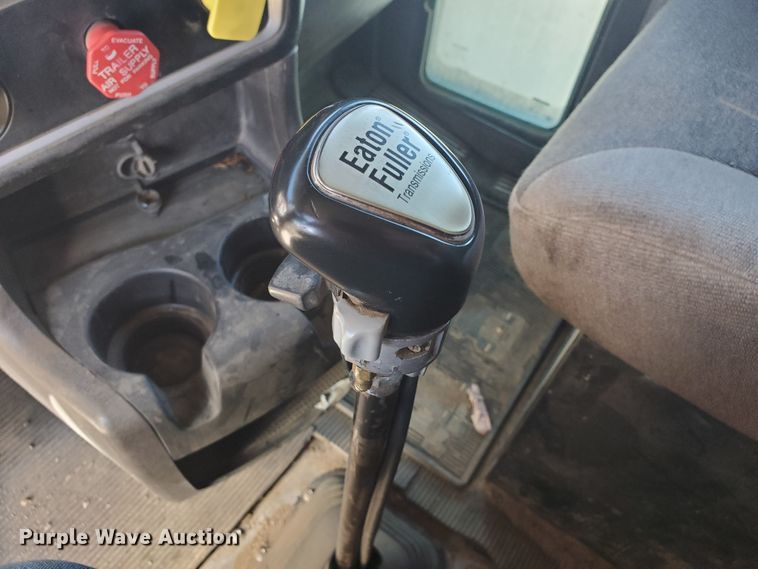 image for item IU9002 2008 Kenworth T800B  vacuum truck