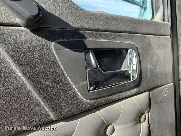 image for item IU9002 2008 Kenworth T800B  vacuum truck