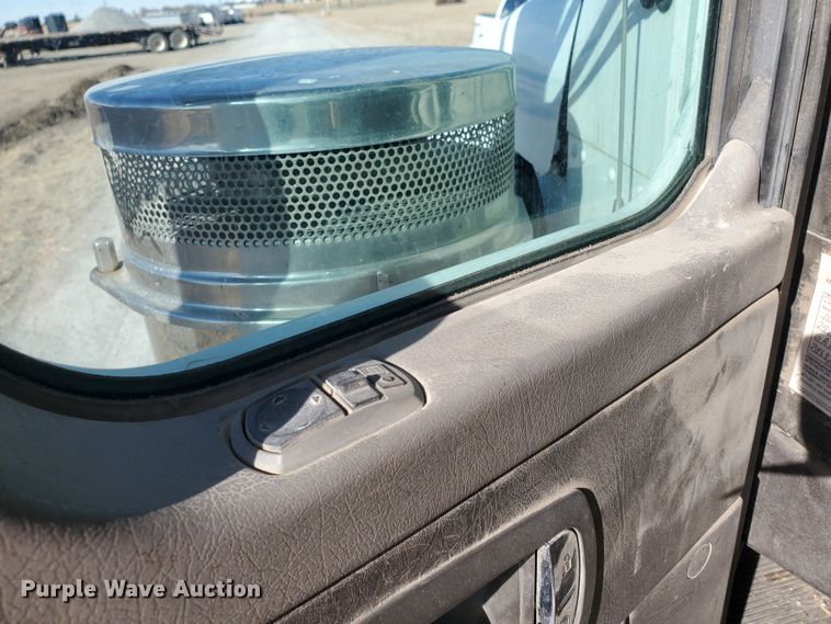 image for item IU9002 2008 Kenworth T800B  vacuum truck