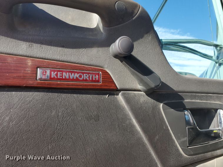 image for item IU9002 2008 Kenworth T800B  vacuum truck