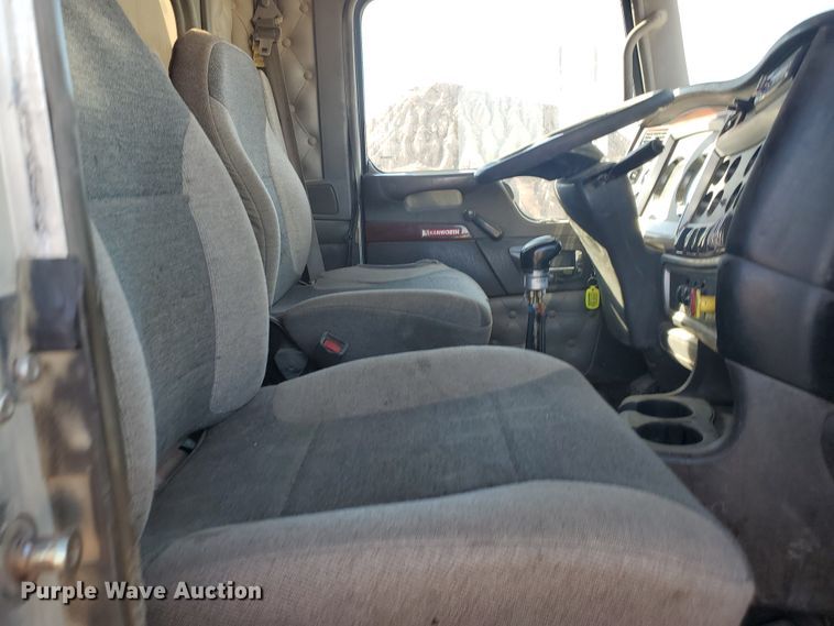 image for item IU9002 2008 Kenworth T800B  vacuum truck