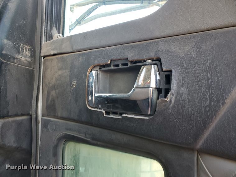 image for item IU9002 2008 Kenworth T800B  vacuum truck