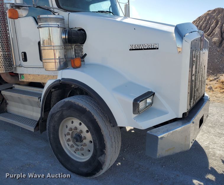 image for item IU9002 2008 Kenworth T800B  vacuum truck