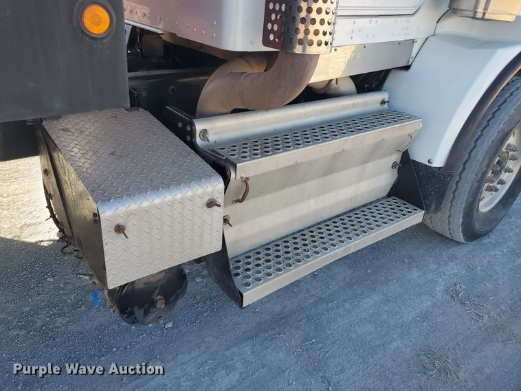 image for item IU9002 2008 Kenworth T800B  vacuum truck