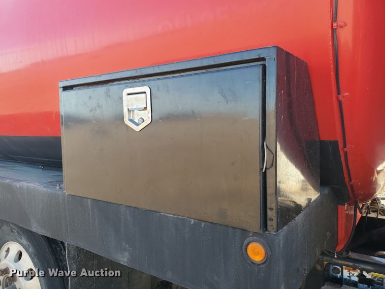 image for item IU9002 2008 Kenworth T800B  vacuum truck